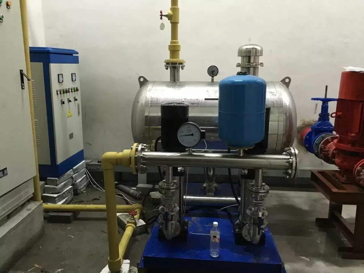高层生活二次供水成套设备管路与智能变频恒压给水供水——聚焦上海食品行业自动供水解决方案